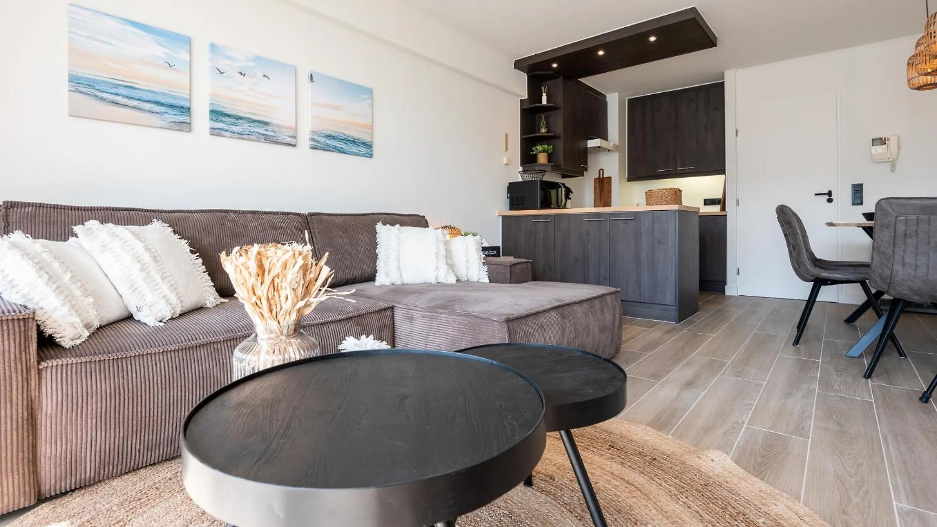 Modern Apartment Close To The Beach For 6 Oostende België